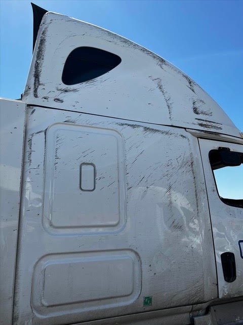 Heavy scraping across the upper sleeper and roof fairing of a Freightliner Cascadia